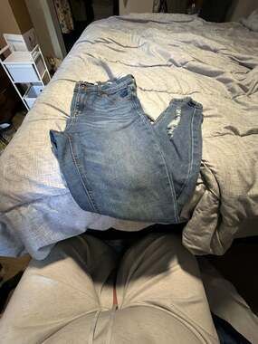 RE generation by Celebrity Pink Hydro Skinny Ripped Jeans Size 9/29